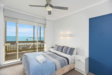 The Dolphins Beachfront Apartments - Accommodation Mooloolaba 14