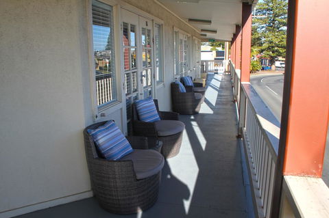 Smugglers Inn Studio Apartments - Accommodation Mooloolaba 1