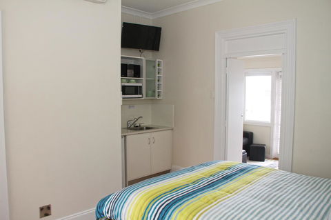 Smugglers Inn Studio Apartments - Accommodation Mooloolaba 15