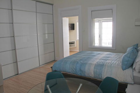 Smugglers Inn Studio Apartments - Accommodation Mooloolaba 6