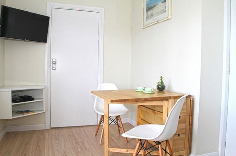 Smugglers Inn Studio Apartments - Accommodation Mooloolaba 14