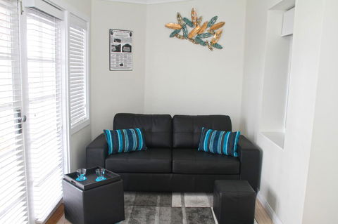 Smugglers Inn Studio Apartments - Accommodation Mooloolaba 3
