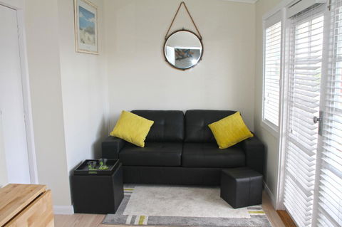Smugglers Inn Studio Apartments - Accommodation Mooloolaba 11