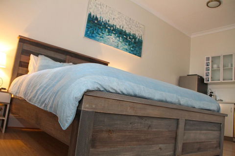 Smugglers Inn Studio Apartments - Accommodation Mooloolaba 9