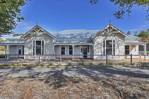 Grandview Accommodation - The Elm Tree Apartments - Accommodation Mooloolaba 30