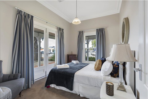 Grandview Accommodation - The Elm Tree Apartments - Accommodation Mooloolaba 10