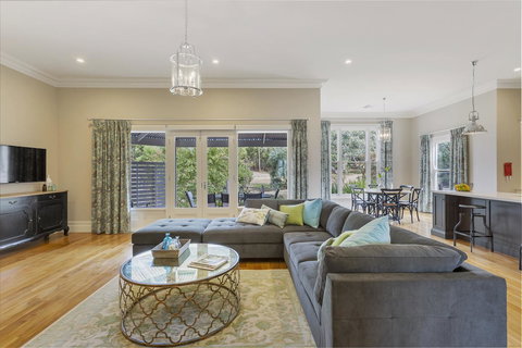 Grandview Accommodation - The Elm Tree Apartments - Accommodation Mooloolaba 4