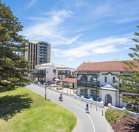 Seawall Apartments - Accommodation Mooloolaba