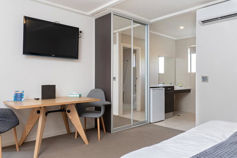 Mick O\'Sheas - Accommodation Mooloolaba 1