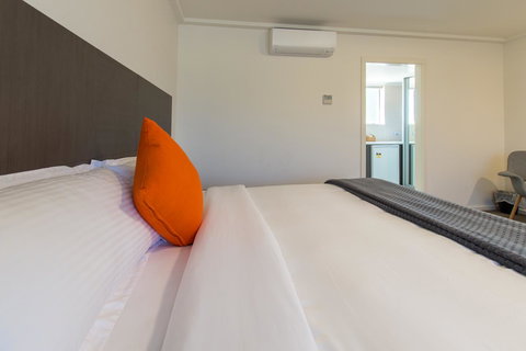 Mick O\'Sheas - Accommodation Mooloolaba 15