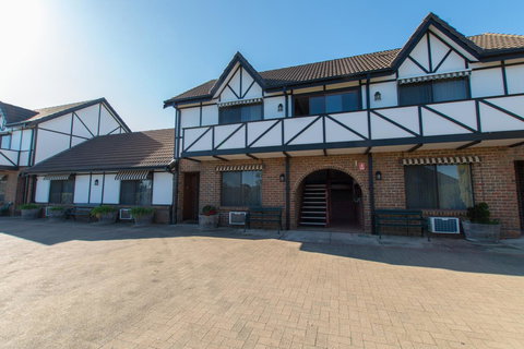 Mick O\'Sheas - Accommodation Mooloolaba 36