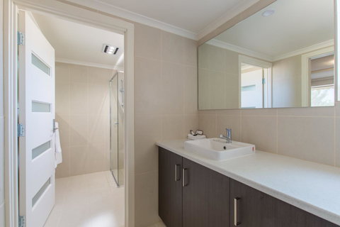 Mick O\'Sheas - Accommodation Mooloolaba 28