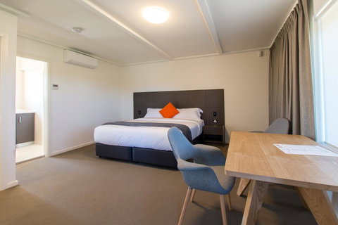 Mick O\'Sheas - Accommodation Mooloolaba 29