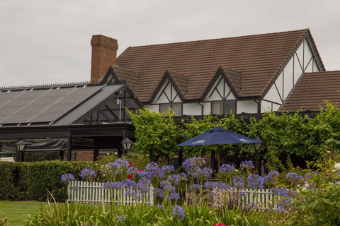 Mick O\'Sheas - Accommodation Mooloolaba 37