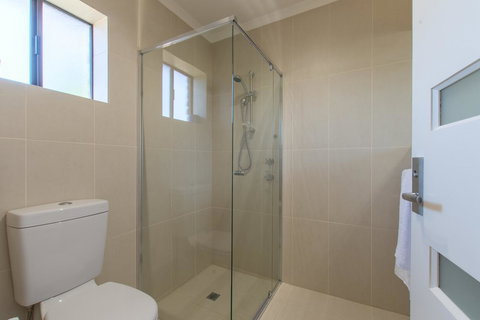 Mick O\'Sheas - Accommodation Mooloolaba 24