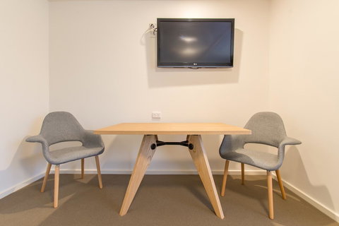 Mick O\'Sheas - Accommodation Mooloolaba 8