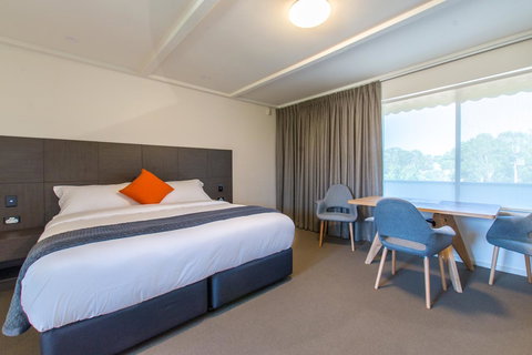 Mick O\'Sheas - Accommodation Mooloolaba 16