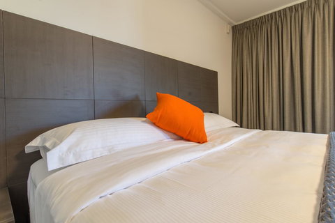 Mick O\'Sheas - Accommodation Mooloolaba 30