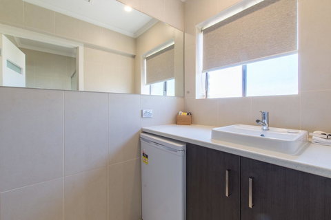 Mick O\'Sheas - Accommodation Mooloolaba 26