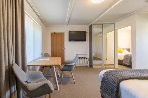Mick O\'Sheas - Accommodation Mooloolaba 5