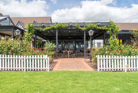 Mick O\'Sheas - Accommodation Mooloolaba 39