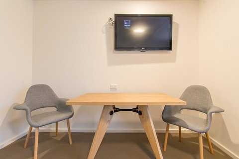 Mick O\'Sheas - Accommodation Mooloolaba 13