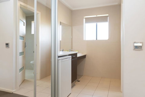 Mick O\'Sheas - Accommodation Mooloolaba 3