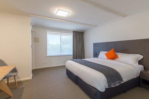 Mick O\'Sheas - Accommodation Mooloolaba 9