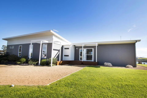 Villa Serra - Accommodation Mooloolaba 0