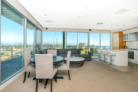 Glenelg Skyline Penthouse - Accommodation Mooloolaba 7