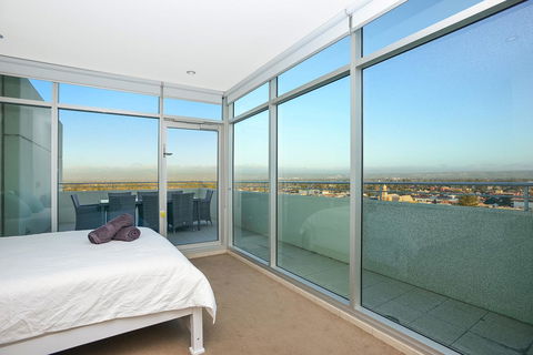 Glenelg Skyline Penthouse - Accommodation Mooloolaba 13
