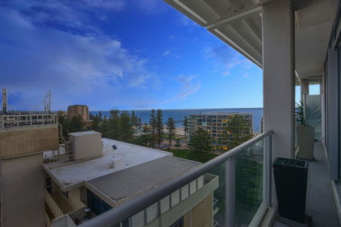 Glenelg Skyline Penthouse - Accommodation Mooloolaba 5