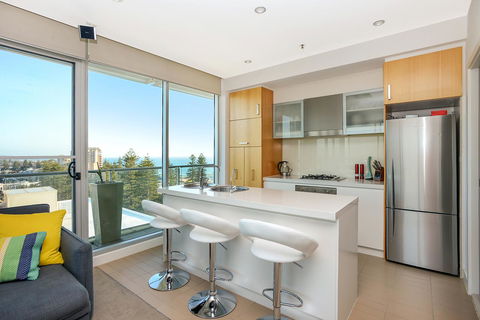 Glenelg Skyline Penthouse - Accommodation Mooloolaba 9