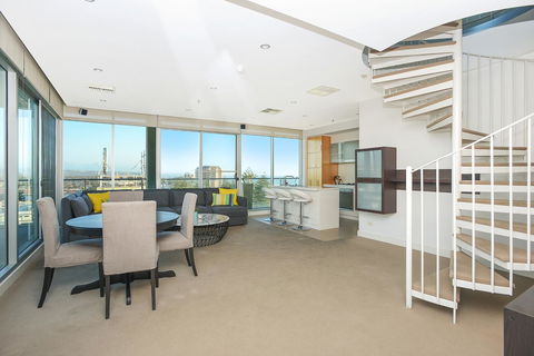 Glenelg Skyline Penthouse - Accommodation Mooloolaba 40