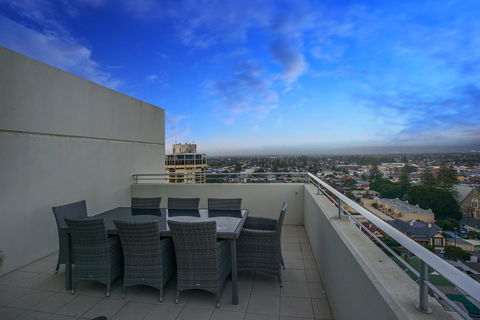Glenelg Skyline Penthouse - Accommodation Mooloolaba 11