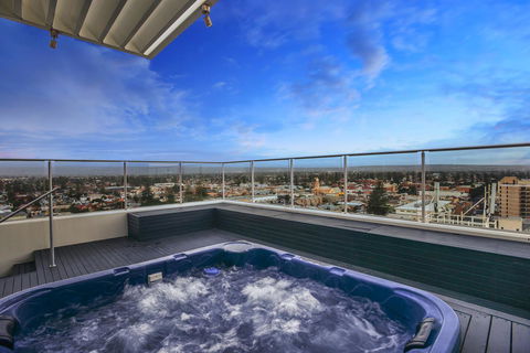 Glenelg Skyline Penthouse - Accommodation Mooloolaba 0