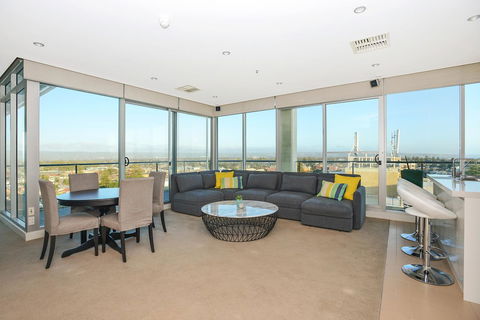 Glenelg Skyline Penthouse - Accommodation Mooloolaba 8