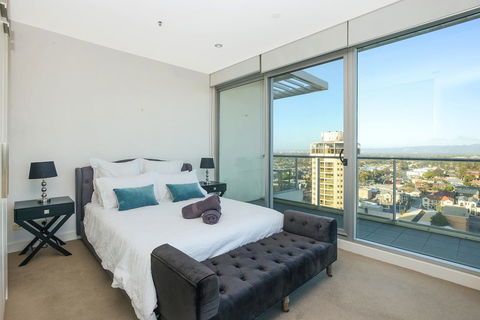 Glenelg Skyline Penthouse - Accommodation Mooloolaba 19