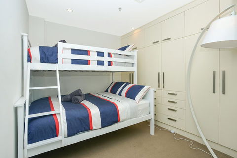 Glenelg Skyline Penthouse - Accommodation Mooloolaba 44