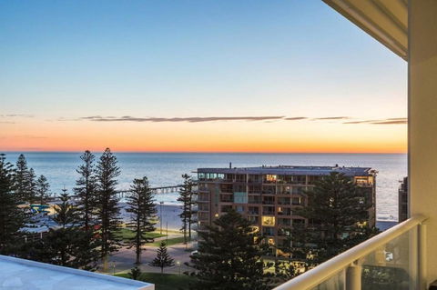 Glenelg Skyline Penthouse - Accommodation Mooloolaba 3