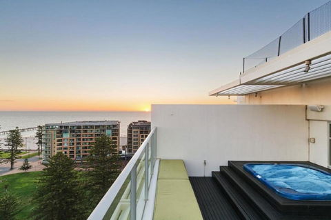 Glenelg Skyline Penthouse - Accommodation Mooloolaba 27
