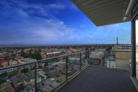 Glenelg Skyline Penthouse - Accommodation Mooloolaba 28
