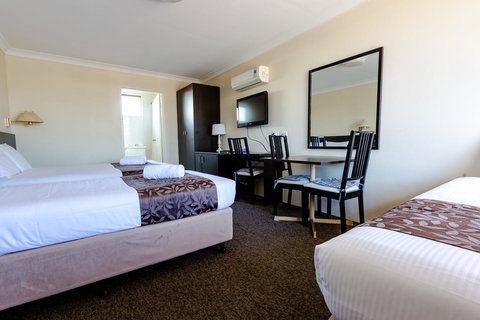 Abcot Inn - Accommodation Mooloolaba 2