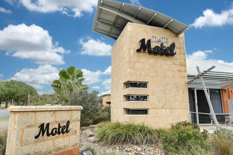 Strath Motel - Accommodation Mooloolaba 1