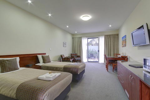 Strath Motel - Accommodation Mooloolaba 2