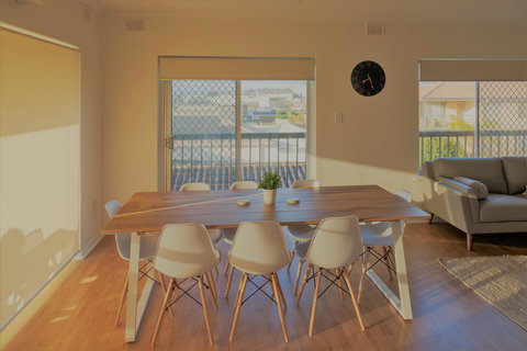 Henley Beach South, Amazing Views, Huge Private Balcony! - Accommodation Mooloolaba 10