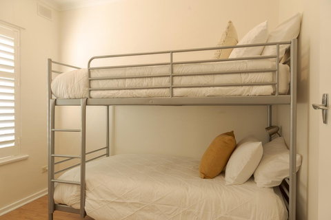 Henley Beach South, Amazing Views, Huge Private Balcony! - Accommodation Mooloolaba 8