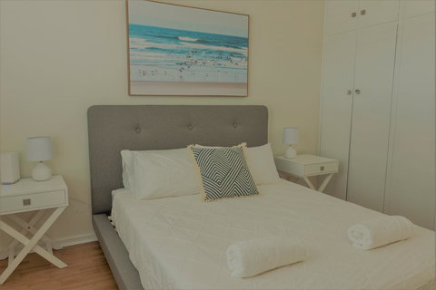 Henley Beach South, Amazing Views, Huge Private Balcony! - Accommodation Mooloolaba 11