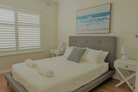 Henley Beach South, Amazing Views, Huge Private Balcony! - Accommodation Mooloolaba 1