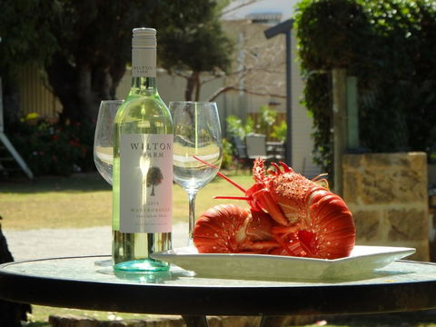 Lazy Lobster Holiday Units & Chalets - Accommodation Mooloolaba 0